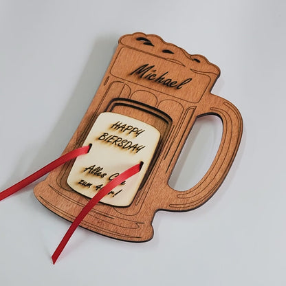 personalisierter Bierkrug aus Holz mit Geldfach | Wandbild | Geldgeschenk