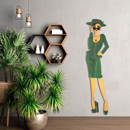 "Vivienne" – Kunstvolles Holz - Wandbild, Lebensgroß, Handbemalt in Grün - Nanino Design - 