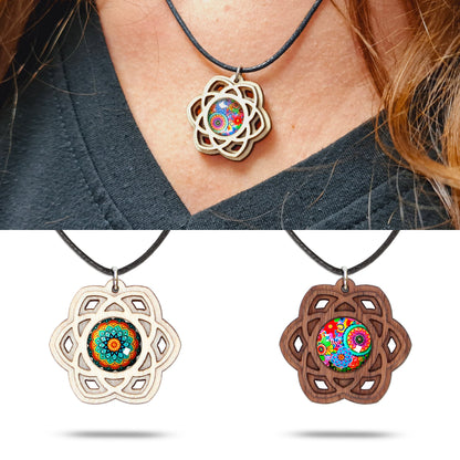 Halskette Mandala "Saturn" klein aus Holz mit Glasstein - Nanino Design Onlineshop -