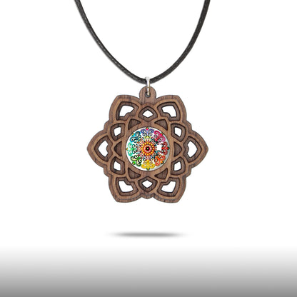 Halskette Mandala "Stern" aus Holz mit Glasstein - Nanino Design Onlineshop -