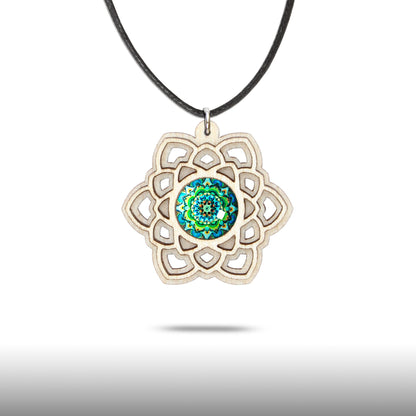 Halskette Mandala "Stern" aus Holz mit Glasstein - Nanino Design Onlineshop -