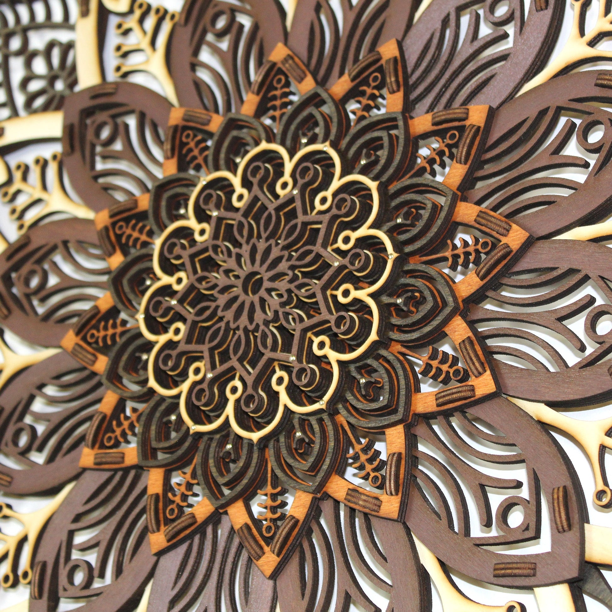 Wandbild Holz "Mandala Naturfarben" 8-lagig, 80cm - Nanino Design Onlineshop -