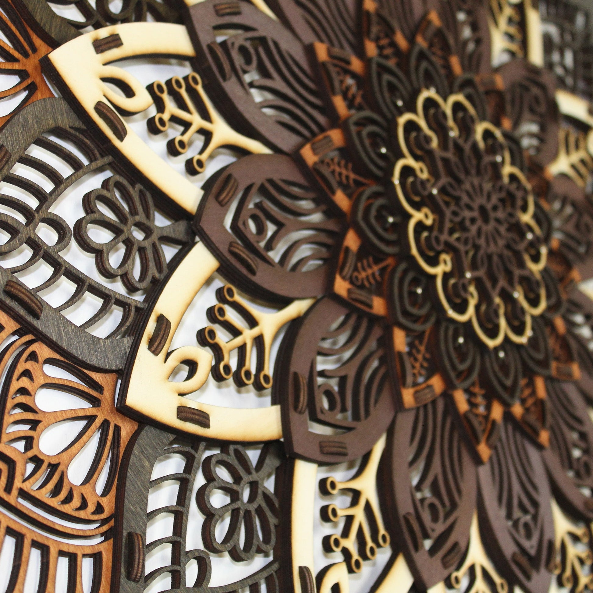 Wandbild Holz "Mandala Naturfarben" 8-lagig, 80cm - Nanino Design Onlineshop -